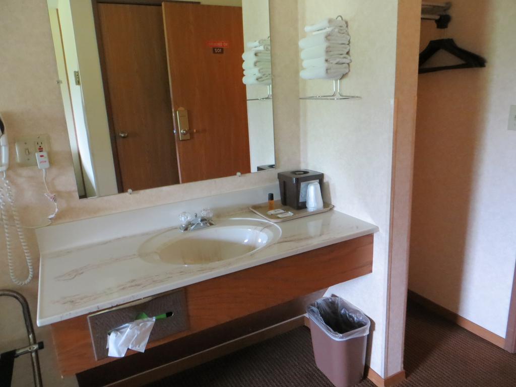 Amerivu Inn Prentice الغرفة الصورة